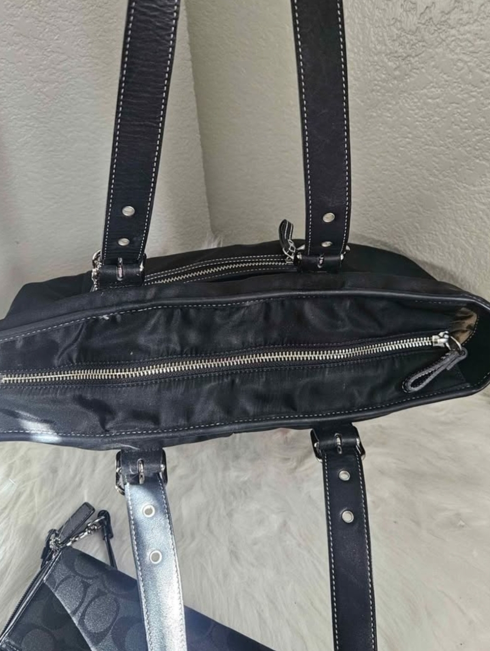 Coach Black Leather Tote with Matching Black Signature Wallet - Picture 9 of 15